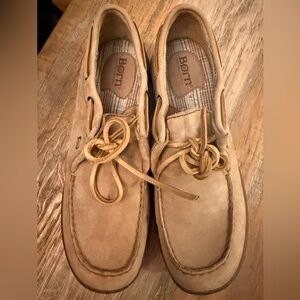 Born Tan Leather Moccasins Size M/W 7.5 or 38.5 Angler Fisherman